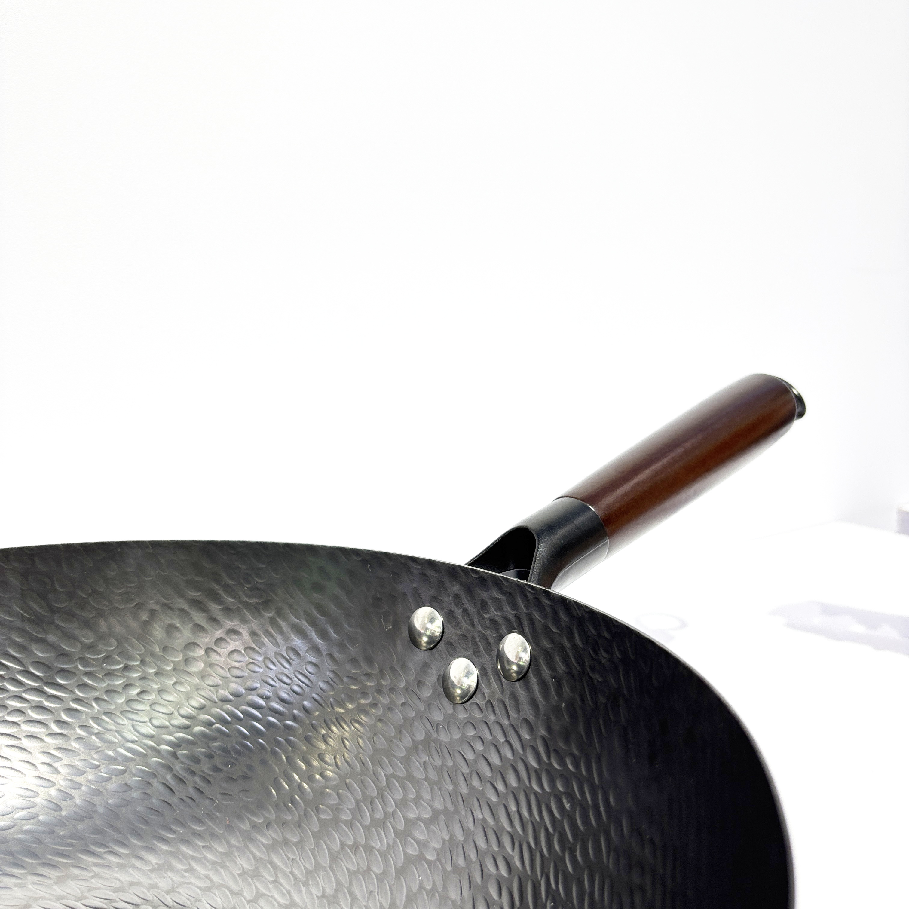 30cm Carbon Steel Round Wok Nitrided Surface Wood Handle Non Stick Stir Fry Pan for Gas and Induction Cookers
