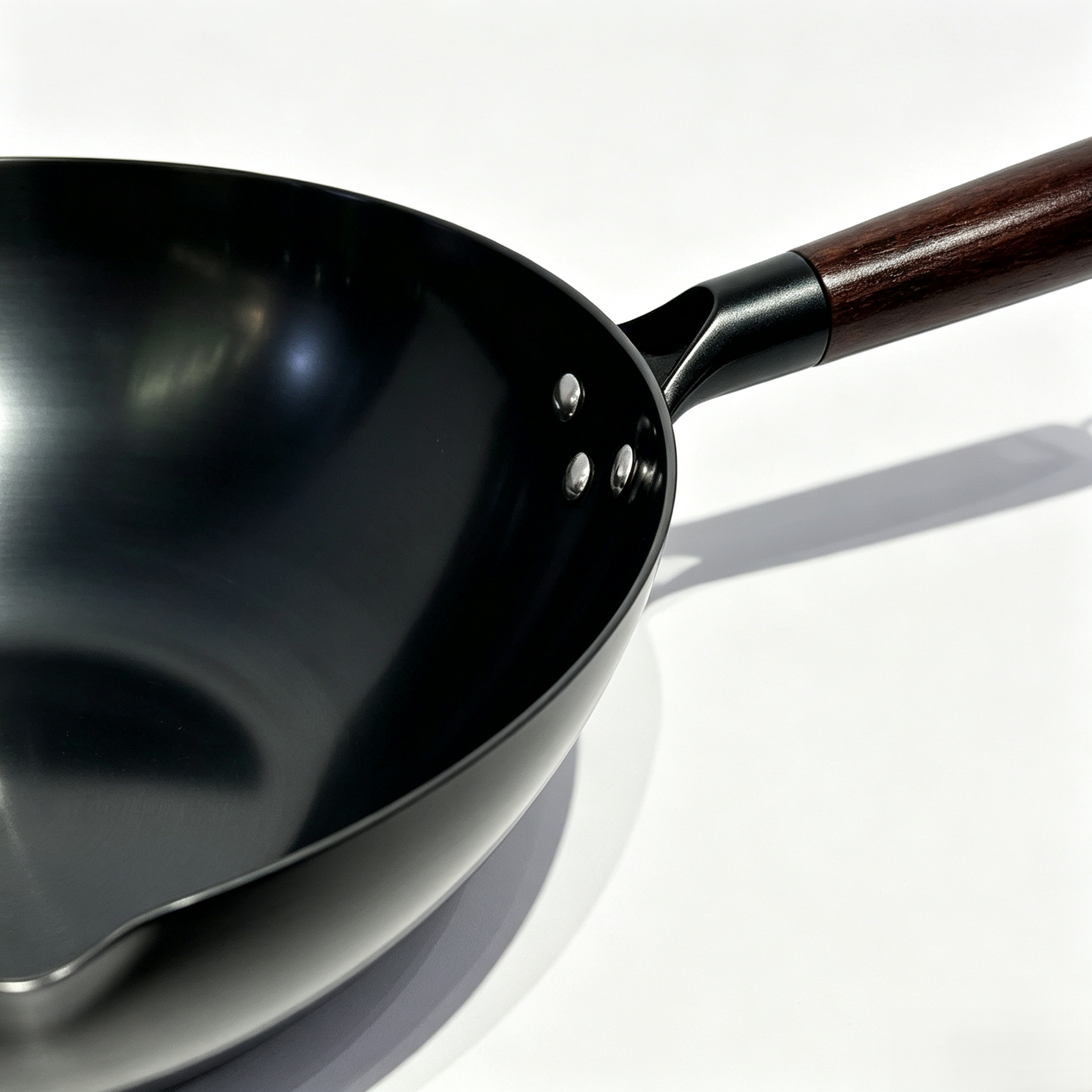 OEM/ODM 28/30/32/34cm Healthy Nitrided No Coating Carbon Steel Wok Gas & Induction Ready Tempered Glass Lid Wooden Handle